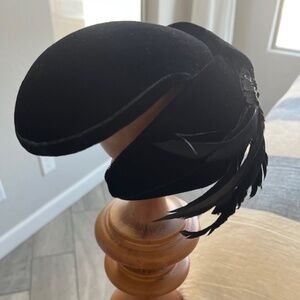 Vtg 50s Black Velvet Half Hat Caplet with Feathers & Sequins OS Retro Rockabilly